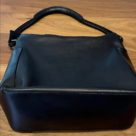 Gucci Black Leather Shoulder Bag - Picture 1 of 16
